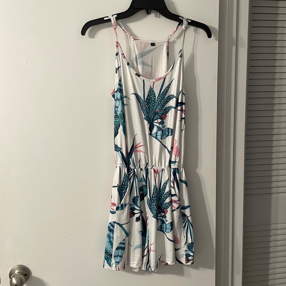 Floral Romper WITH pockets, small, lightweight